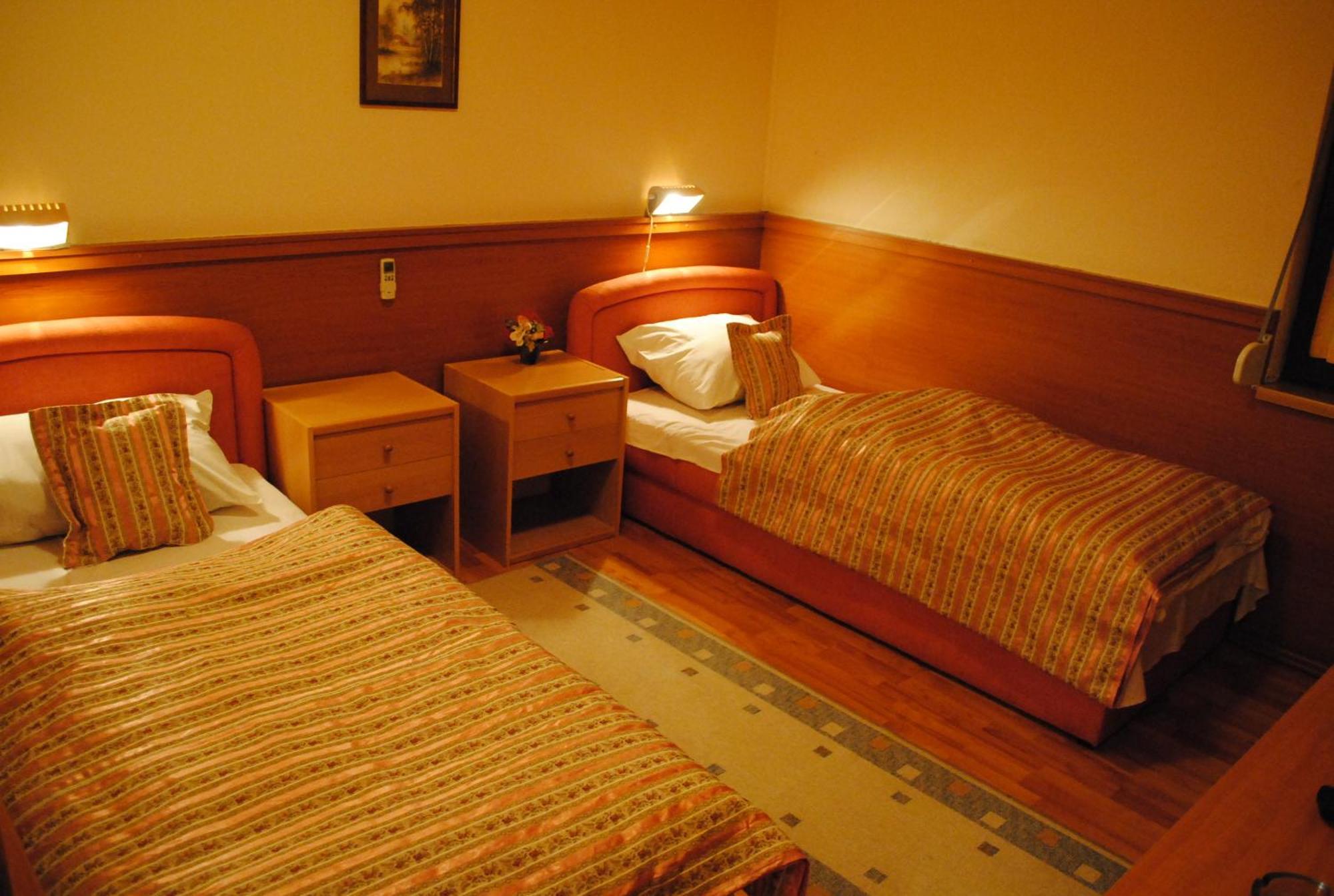 Motel Kiwi Grude Chambre photo