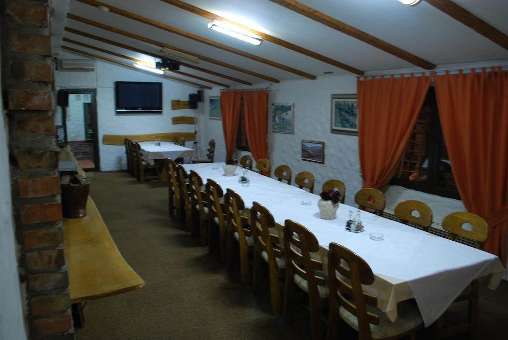 Motel Kiwi Grude Extérieur photo